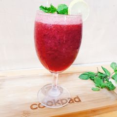 A picture of Strawberry mint mojito.