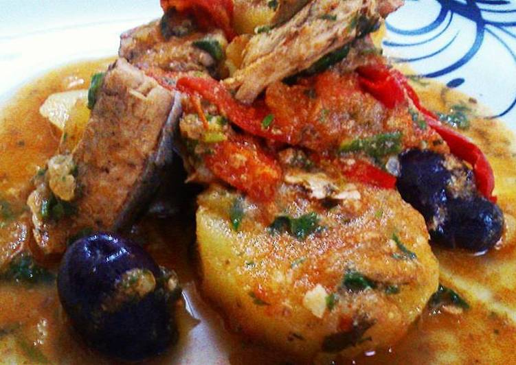 Ensopado de Atum com Batatas e Azeitonas Pretas - Tudogosreceitas