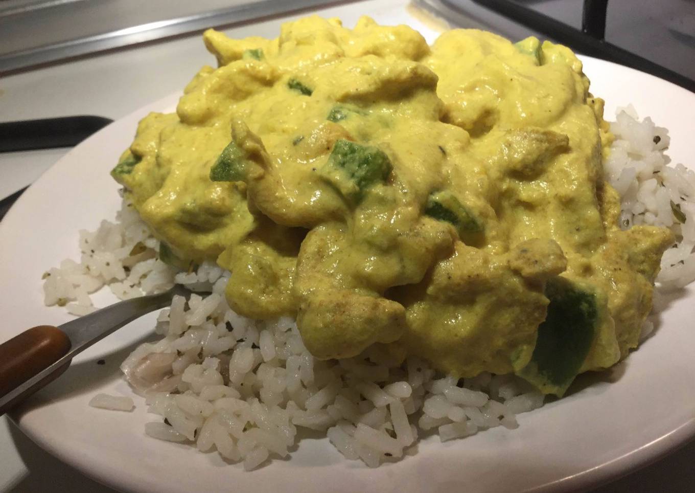 Pollo al curry con arroz basmati