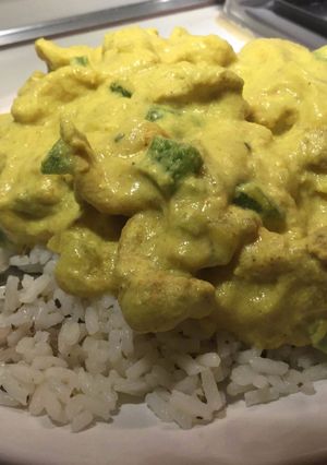 Foto principal de Pollo al curry con arroz basmati