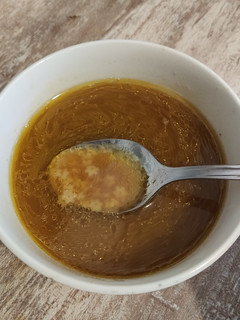 Una foto de Sopa de caldo de cebolla, ajo y miso