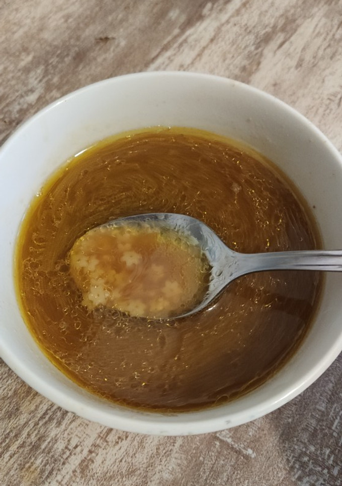Una foto de Sopa de caldo de cebolla, ajo y miso