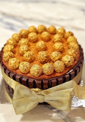 A picture of Kit Kat Chocolate cake.