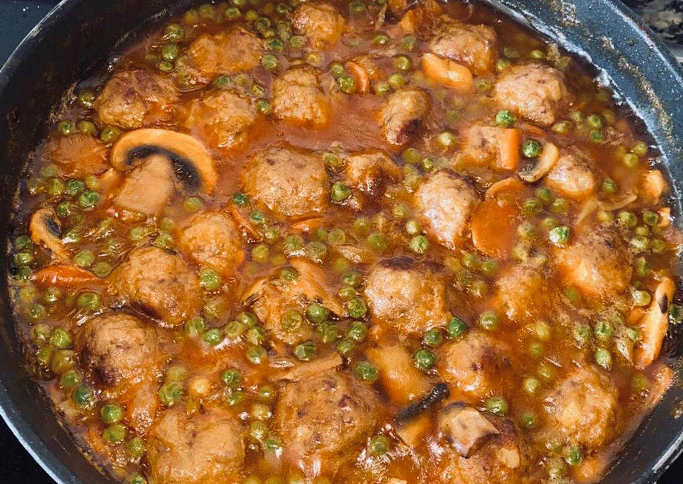 Alb贸ndigas en salseta 馃ぉ