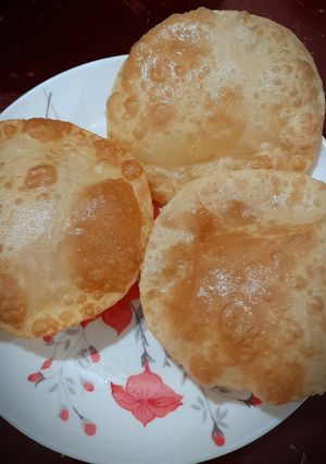 ભટુરે (Bhature Recipe In Gujarati) રેસીપી મુખ્ય ફોટો