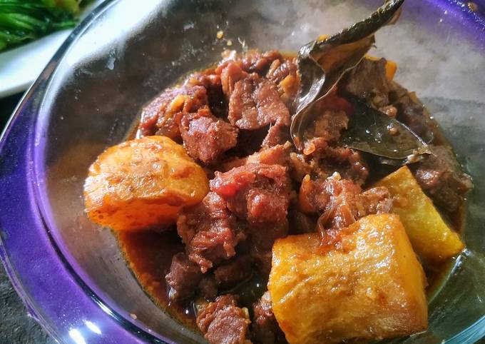 Semur daging kentang