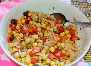 Una foto de Ensalada de garbanzos