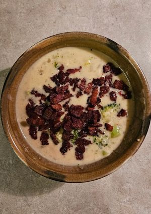 A picture of Broccoli cheddar soup.