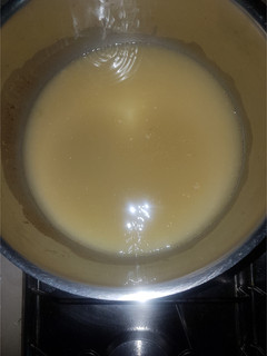Una foto de Caldo de pollo casero 🐓