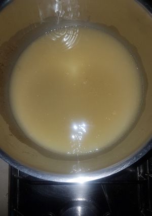 Una foto de Caldo de pollo casero 🐓