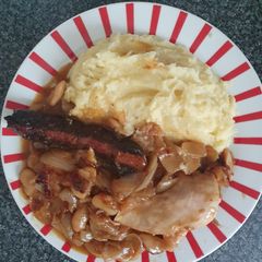 A picture of White Wine Chicken Chorizo with mashed Potato.