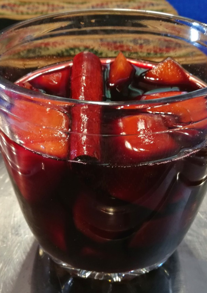 Una foto de Ponche de Melocotón al vino 🍑🍷