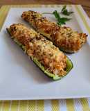 Calabacín relleno de verdura gambones y atún