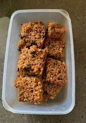 A picture of Fruity FlapJacks.