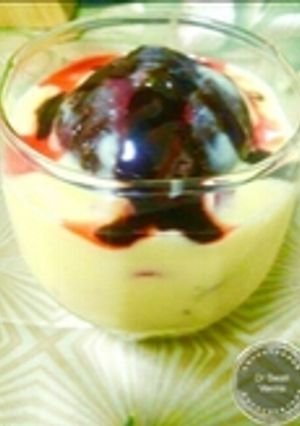 A picture of Simple Lovely Vanilla pudding with cocoa cups.