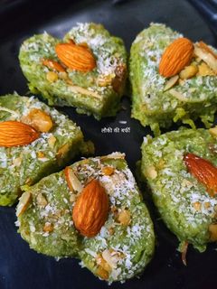लौकी की बर्फी (lauki ki barfi recipe in Hindi) रेसिपी मुख्य फोटो
