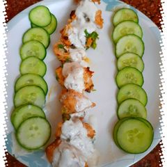 A picture of Spicy Lemon Chicken with yogurt dip sauce.