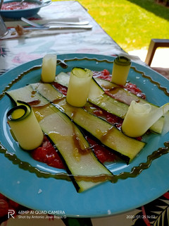 Una foto de Carpaccio de calabacín