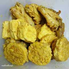 A picture of Ayam Tahu Tempe Ungkep Enak Bangett.