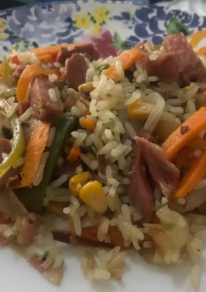 Una foto de Arroz con carnes frías y verduras