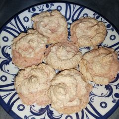 A picture of Coconut Macarons.
