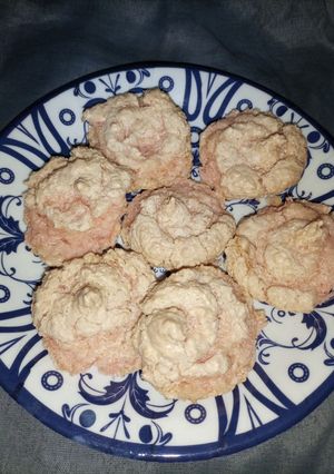 A picture of Coconut Macarons.