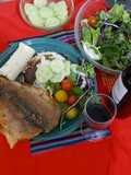 Trucha frita con arroz, ensalada y yuca
