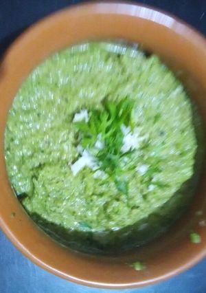 A picture of Coconut mint chutney.