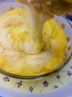 Una foto de POLENTA CREMOSA🫕CON MUCHO 🧀QUESO🧀 (fresco y rallado)🧀🫕🧀