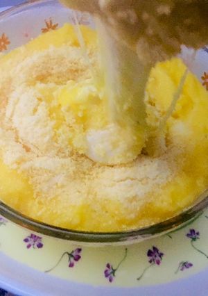 Una foto de POLENTA CREMOSA🫕CON MUCHO 🧀QUESO🧀 (fresco y rallado)🧀🫕🧀