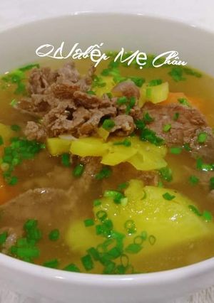 Hình của món Canh thịt bò thơm cà chua.