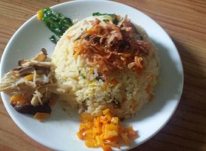 Hình của món Xôi gà nấm hương.