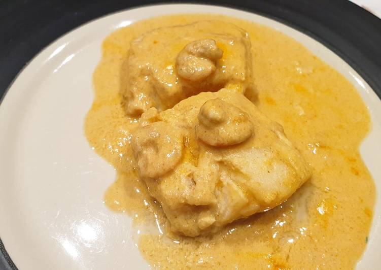 Bacalao en salsa de gambas