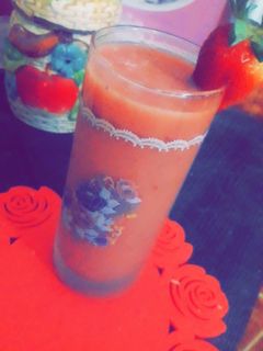 صورة لوصفة عصير الفراولة بالموز منعش