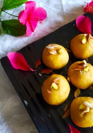 બેસન ના લાડું (besan na ladu recipe in gujarati) રેસીપી મુખ્ય ફોટો