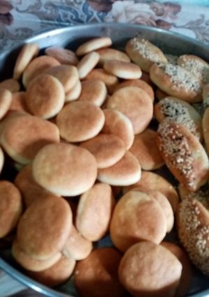 صورة لوصفة قرص الافران الناشفه (ساده ومحشيه جبنه بالزعتر)