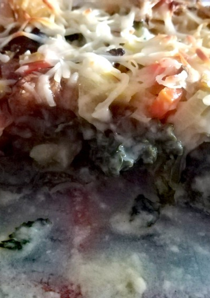 Una foto de Kale con boletus al horno