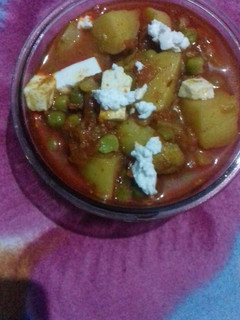 आलू मटर पनीर (Aloo Matar paneer recipe in Hindi) रेसिपी मुख्य फोटो