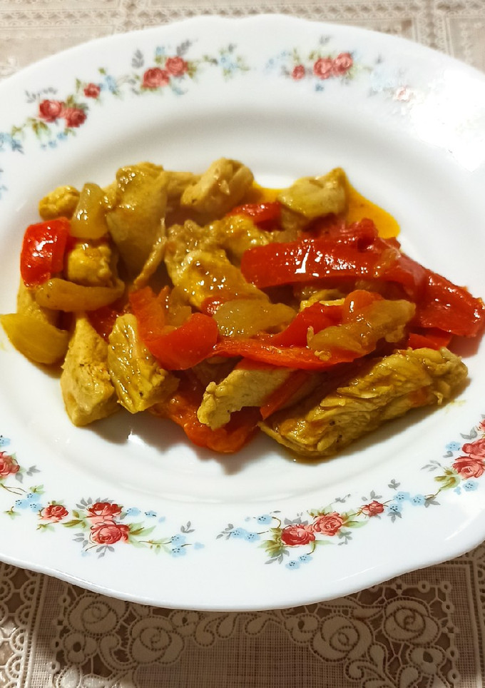 Una foto de Pollo con verduras y especias