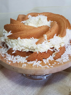 Foto principal de Bundt cake de Coco y chocolate blanco// Raffaello or coconut and white chocolate!!
