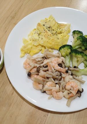 蝦仁菇菇炒蛋早午餐盤 的食譜成品照片