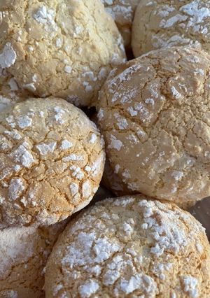 A picture of Traditional Macarons.