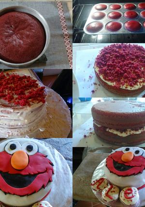 Una foto de Pastel Red Velvet de Elmo