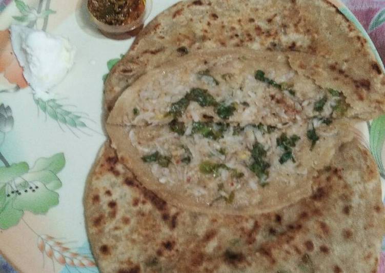 Mooli ki parathi with achar aur butter