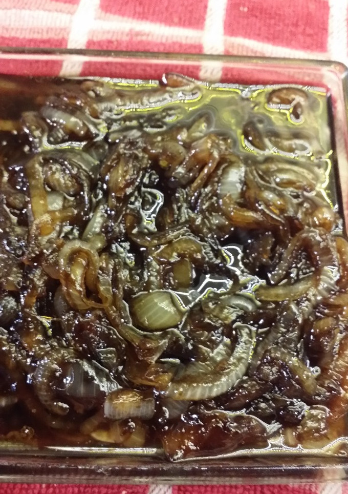 Una foto de Cebollas caramelizadas con un toque de pimienta verde