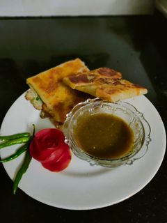 मुघलाई ऑमलेट लिफाफा पराठा (mughlai omelette lifafa Paratha recipe in Hindi) रेसिपी मुख्य फोटो