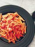 Macarrones con salchichas y chistorra