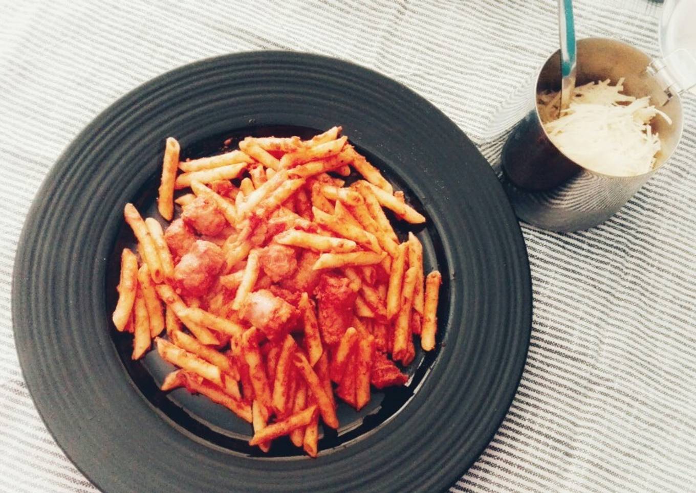 Macarrones con salchichas y chistorra