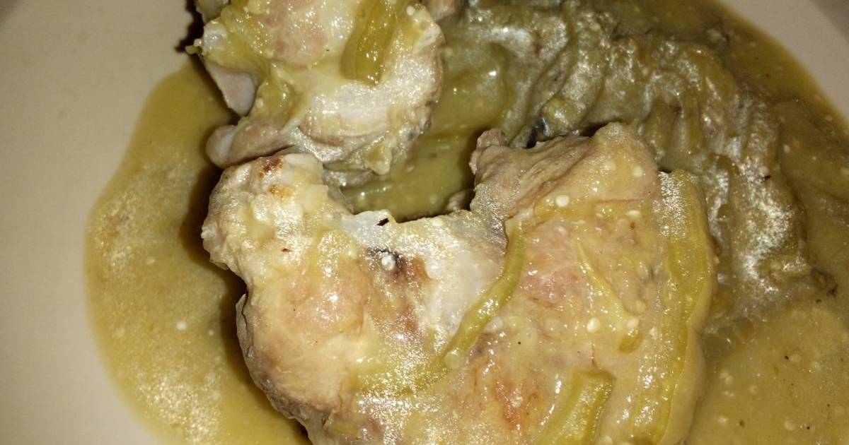 Carne de puerco en salsa verde con nopales Receta de Natalia Díaz- Cookpad