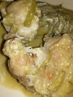 Una foto de Carne de puerco en salsa verde con nopales